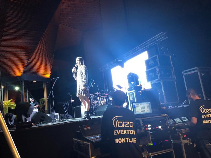 Show en vivo con pantalla LED y el equipo técnico de Ibiza · Ibiza Eventos