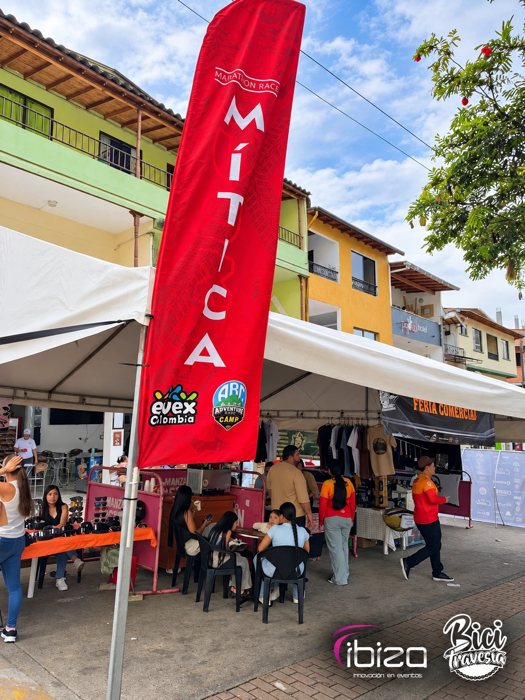Feria comercial con carpas en la Bicitravesía · Ibiza Eventos