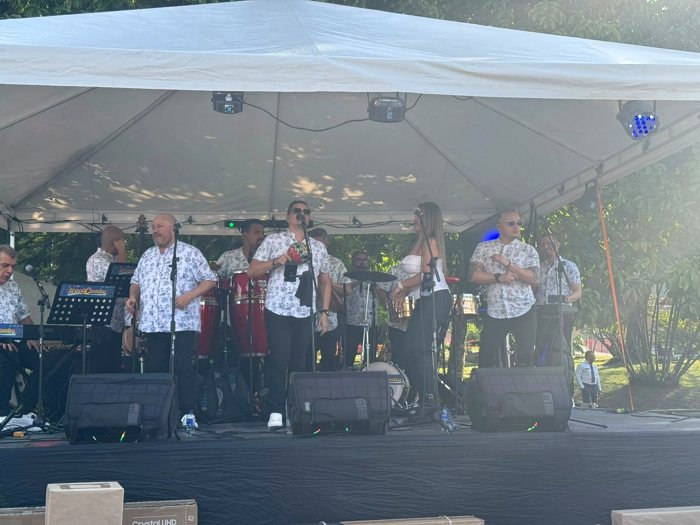 Orquesta en vivo en una fiesta navideña empresarial · Ibiza Eventos