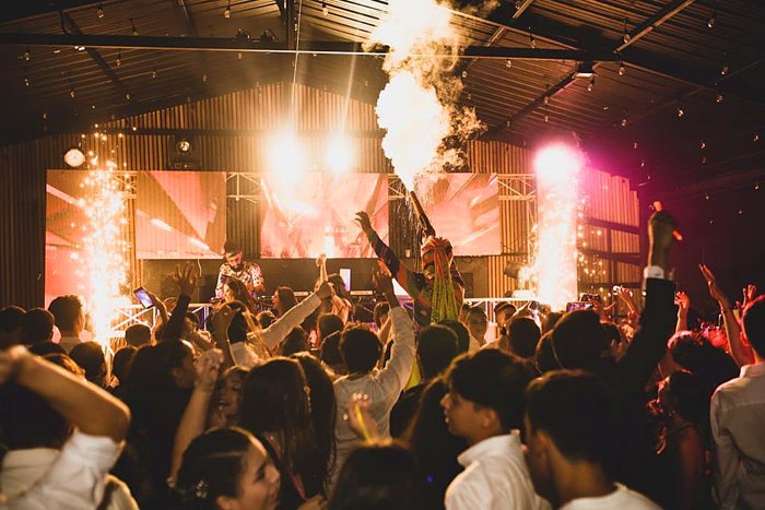 Fiesta con chorros de CO2, chispas frías y pantallas LED · Ibiza Eventos