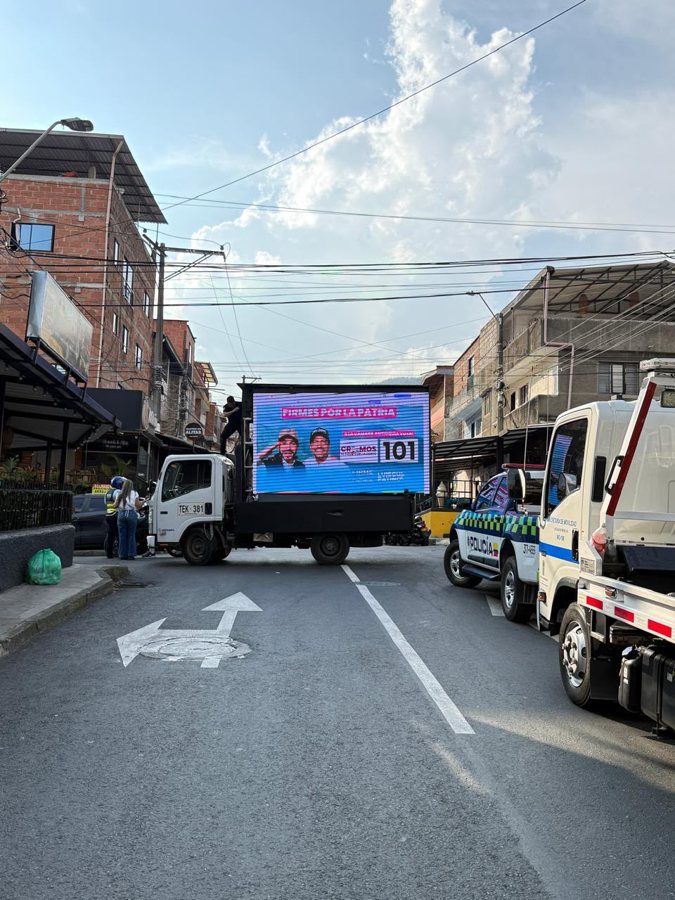 Pantallas LED y carro valla · Prospera Marketing